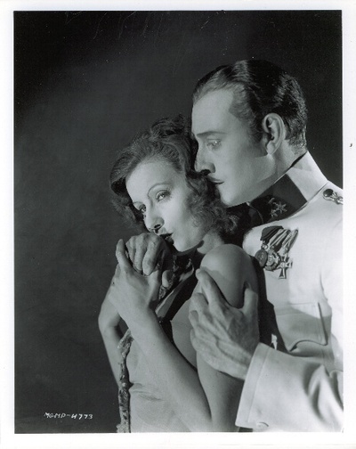 神秘女人剧照的剧照