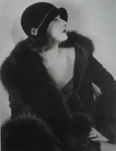 神秘女人剧照的剧照