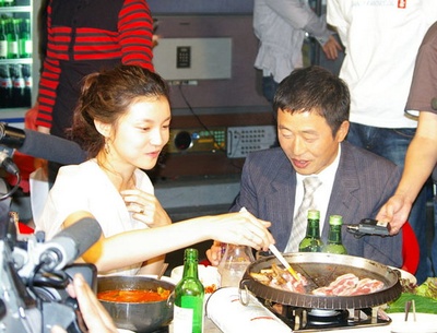 殴打诱发者剧照的剧照