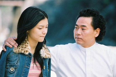 殴打诱发者剧照的剧照