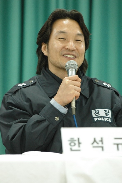 殴打诱发者剧照的剧照