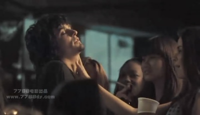 坐拥怜悯剧照的剧照