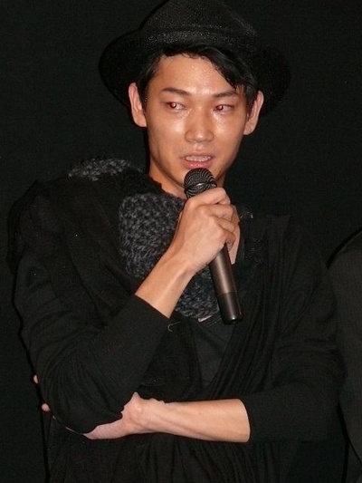 闭眼闪耀剧照的剧照