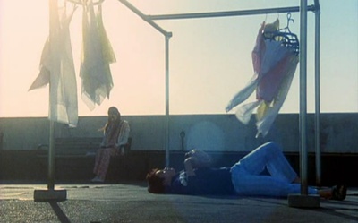 仰望半月的夜空剧照的剧照