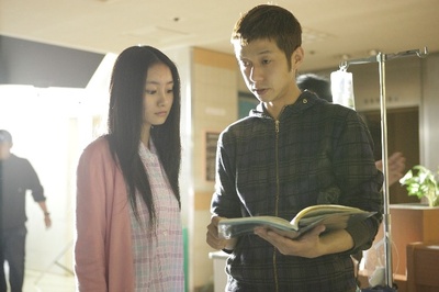 仰望半月的夜空剧照的剧照