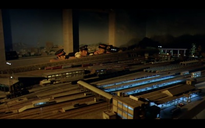 乘列车前行剧照的剧照