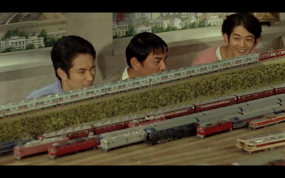 乘列车前行剧照的剧照