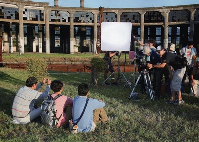 乘列车前行剧照的剧照