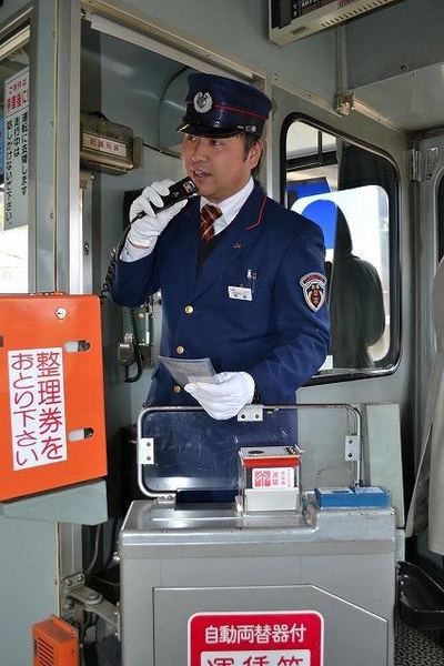 乘列车前行剧照的剧照