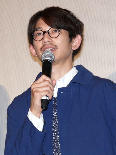 乘列车前行剧照的剧照