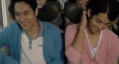 乘列车前行剧照的剧照