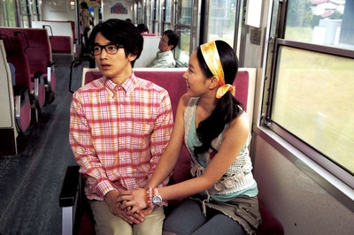 乘列车前行剧照的剧照