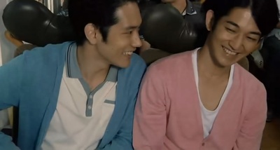 乘列车前行剧照的剧照