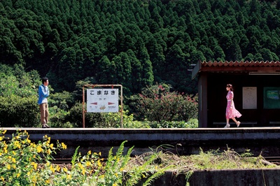 乘列车前行剧照的剧照