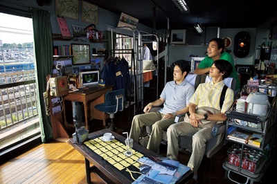 乘列车前行剧照的剧照