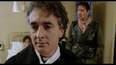 两个辘逐个捉剧照的剧照