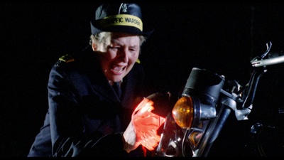 两个辘逐个捉剧照的剧照