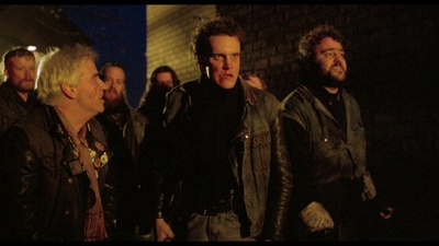 两个辘逐个捉剧照的剧照