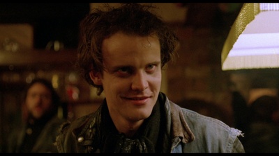 两个辘逐个捉剧照的剧照