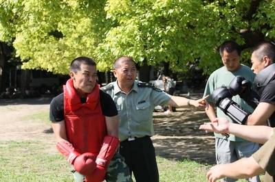 霓虹灯下新哨兵剧照的剧照