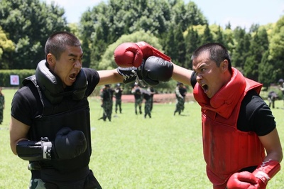 霓虹灯下新哨兵剧照的剧照