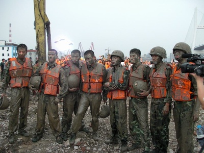 霓虹灯下新哨兵剧照的剧照