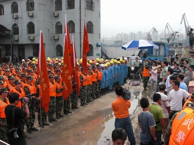 霓虹灯下新哨兵剧照的剧照