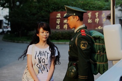 霓虹灯下新哨兵剧照的剧照