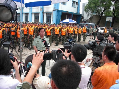 霓虹灯下新哨兵剧照的剧照