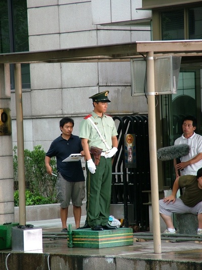 霓虹灯下新哨兵剧照的剧照