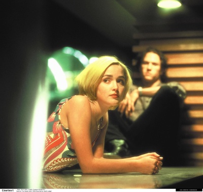 双手剧照的剧照