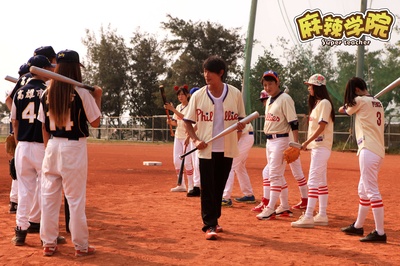 麻辣学院剧照的剧照