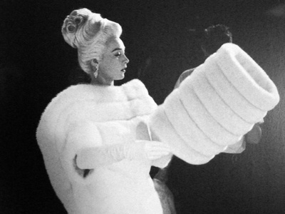 傻女十八变剧照的剧照