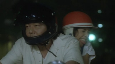 挎斗摩托车里的狗剧照的剧照