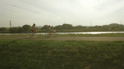 挎斗摩托车里的狗剧照的剧照