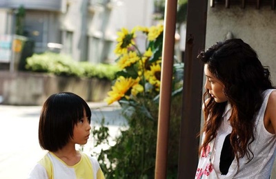 挎斗摩托车里的狗剧照的剧照