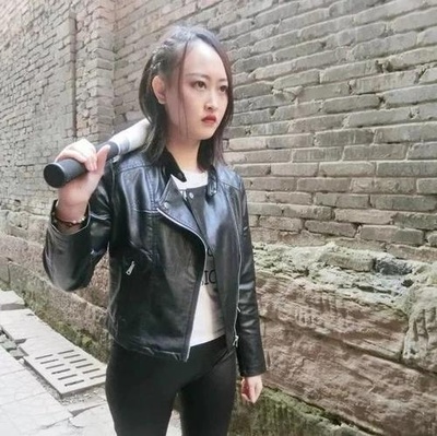 头戴鲜花的男人之英雄泪剧照的剧照