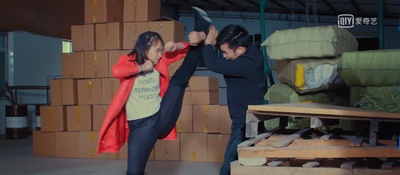 头戴鲜花的男人之英雄泪剧照的剧照