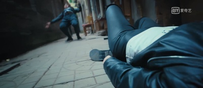 头戴鲜花的男人之英雄泪剧照的剧照