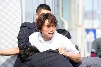 待风平浪静剧照的剧照