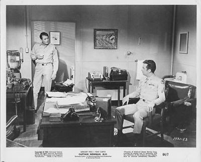 纽曼军医剧照的剧照