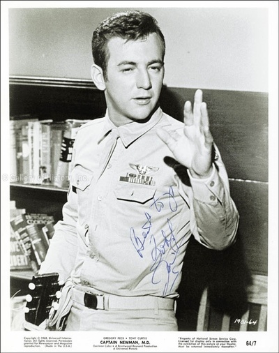 纽曼军医剧照的剧照