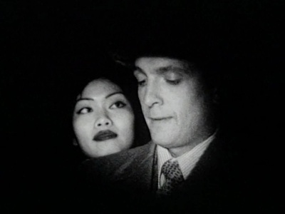 懦夫跪下剧照的剧照