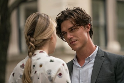 上班时书写剧照的剧照