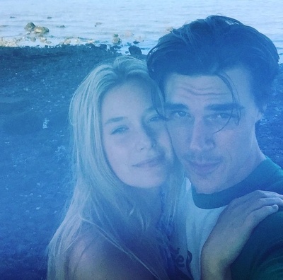 上班时书写剧照的剧照