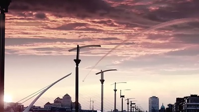 地缚剧照的剧照