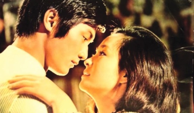 白屋之恋剧照的剧照