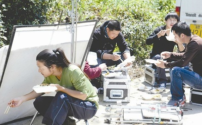 小河亲过我的脸剧照的剧照