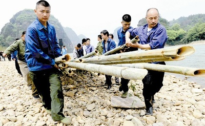 小河亲过我的脸剧照的剧照