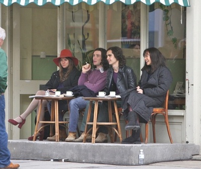 摇摆嬉皮士剧照的剧照